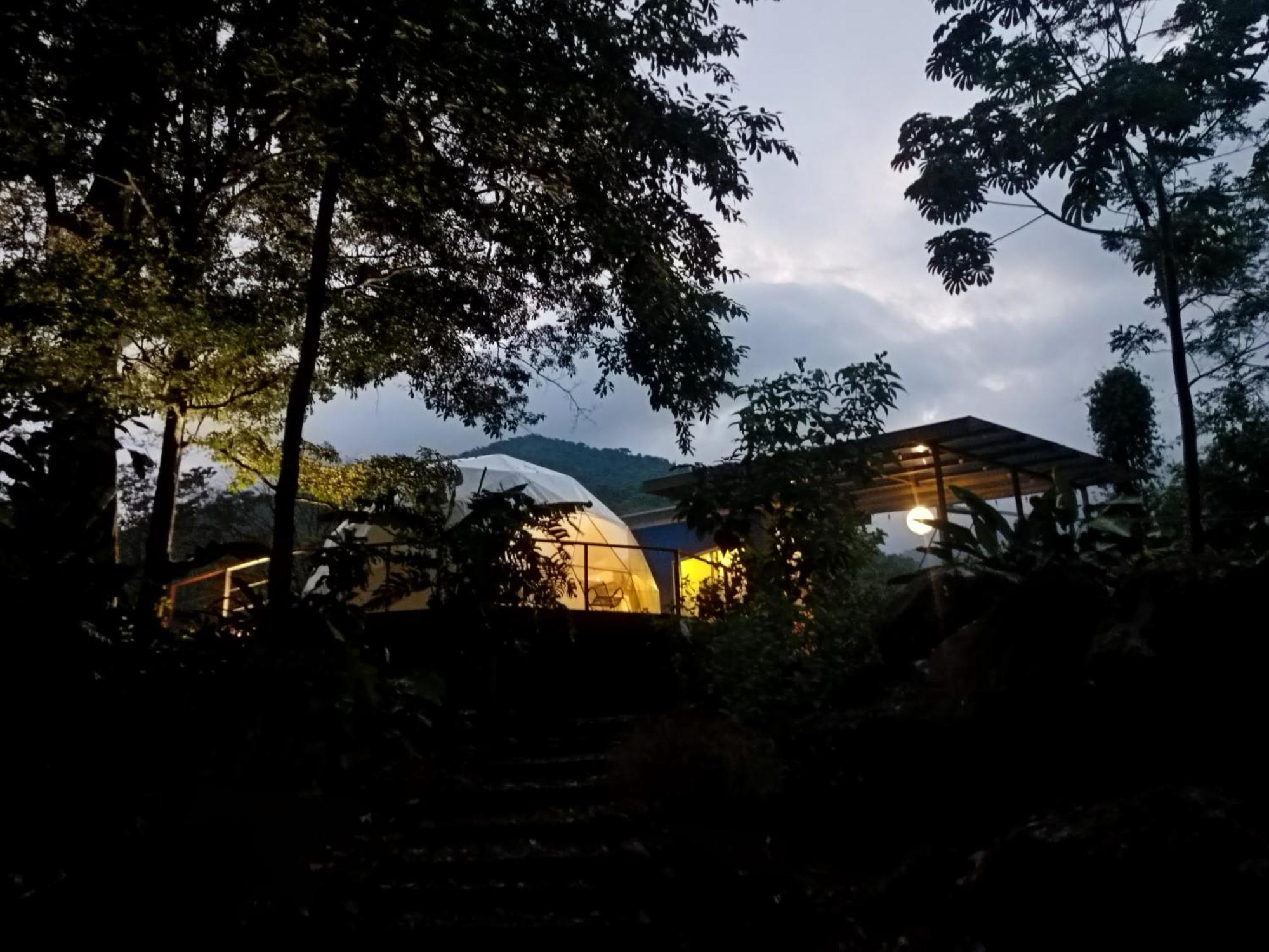 Bitzu Dome-Bijagua Riverside Glamping Экстерьер фото